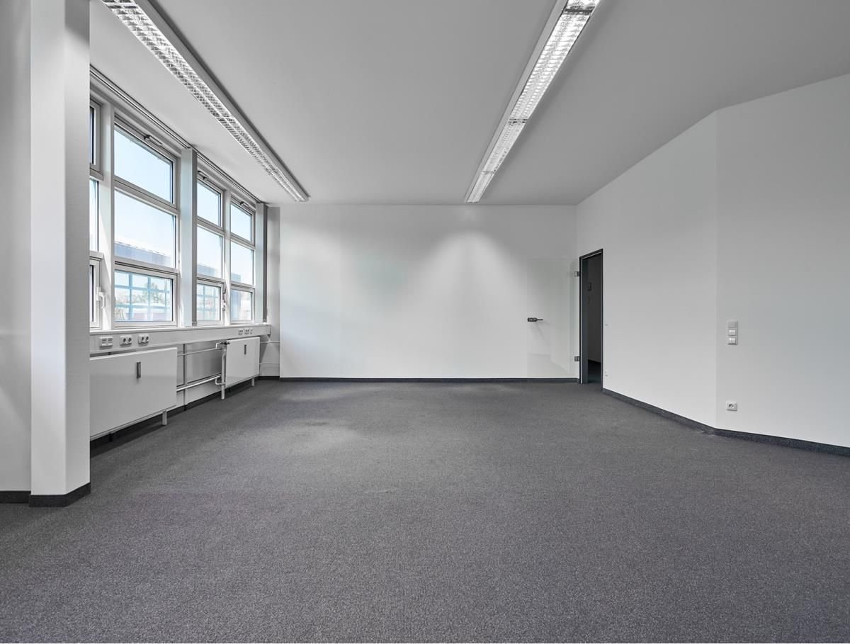 Bürofläche zur Miete 7,50 € 483,6 m²<br/>Bürofläche Bretonischer Ring 4-6a Neukeferloh Grasbrunn 85630