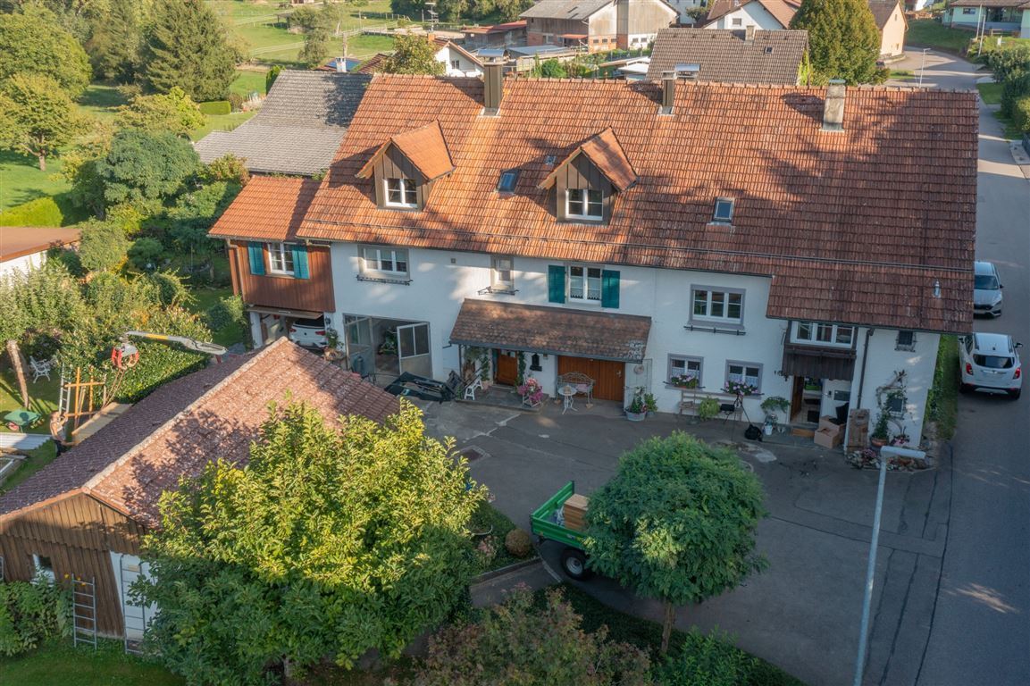 Haus zum Kauf 765.000 € 10 Zimmer 320 m²<br/>Wohnfläche 2.057 m²<br/>Grundstück Baltersweil Dettighofen 79802