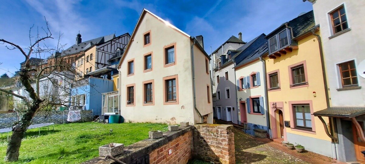 Reihenmittelhaus zum Kauf 319.000 € 6 Zimmer 132 m² 106 m² Grundstück Saarburg Saarburg 54439