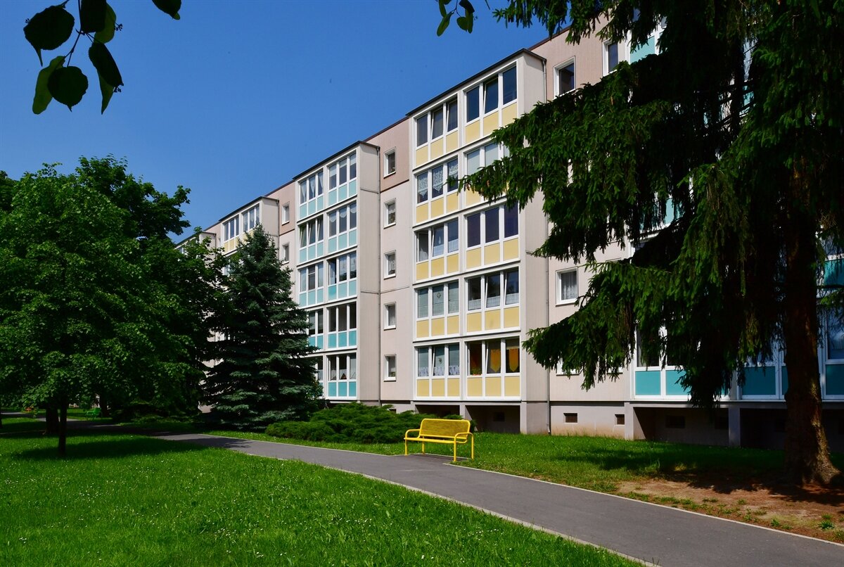 Wohnung zur Miete 353 € 2 Zimmer 57,9 m²<br/>Wohnfläche 4. Stock<br/>Geschoss 01.12.2024<br/>Verfügbarkeit v.-Stauffenberg-Str. 11 Lugau Lugau 09385
