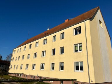 Wohnung zur Miete 370 € 3 Zimmer 3. Geschoss frei ab 01.03.2025 Eichenallee 2 Ivenack Ivenack 17153