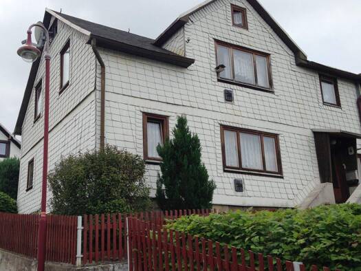 Doppelhaushälfte zum Kauf 65.000 € 9 Zimmer 140 m² 546 m² Grundstück frei ab sofort Suhl 98528