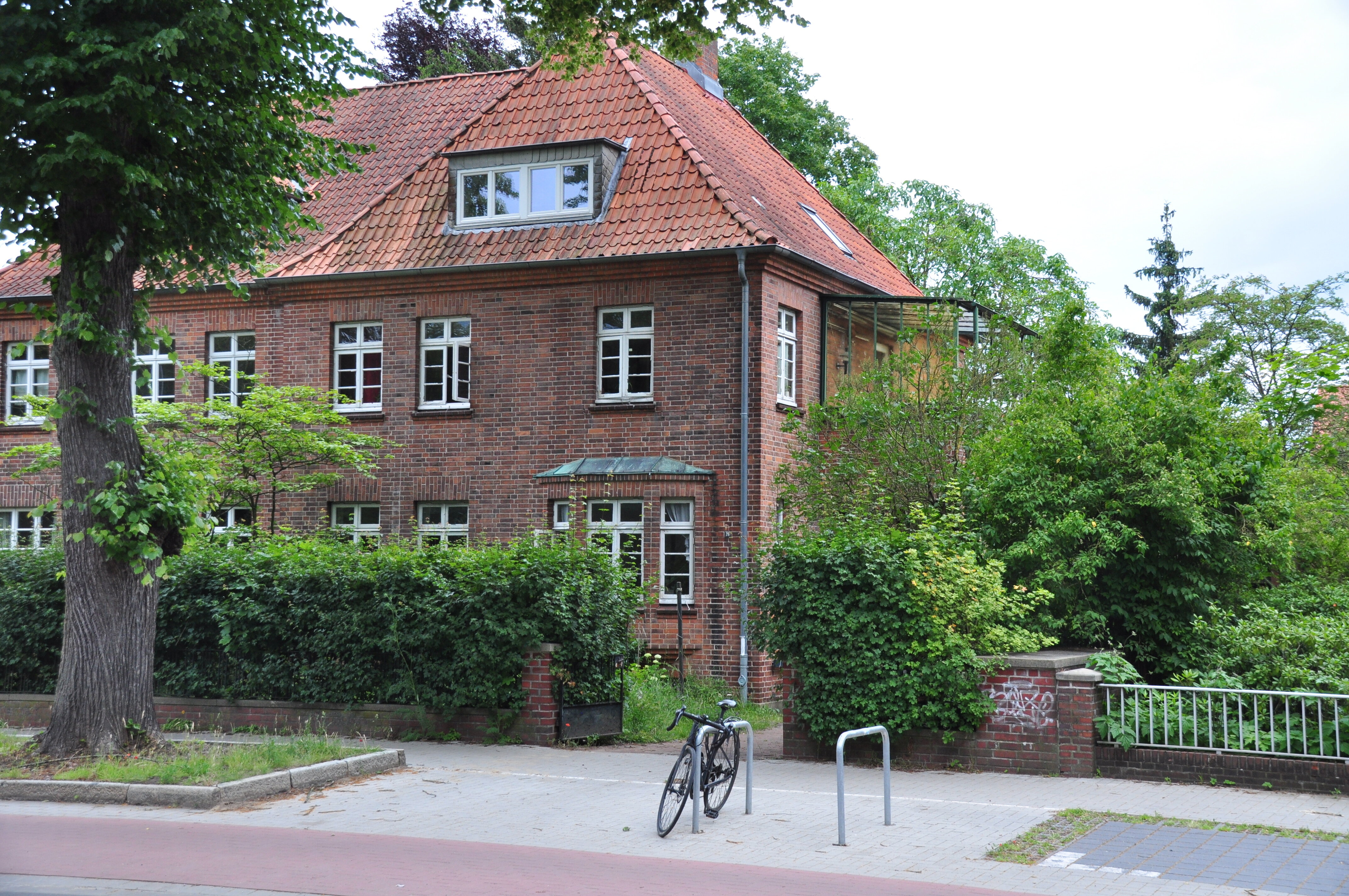 Haus zum Kauf Provisionsfrei 800.000 € 8 Zimmer 215 m²<br/>Wohnfläche 589 m²<br/>Grundstück Uelzener Str. 30 Rotes Feld Lüneburg 21335