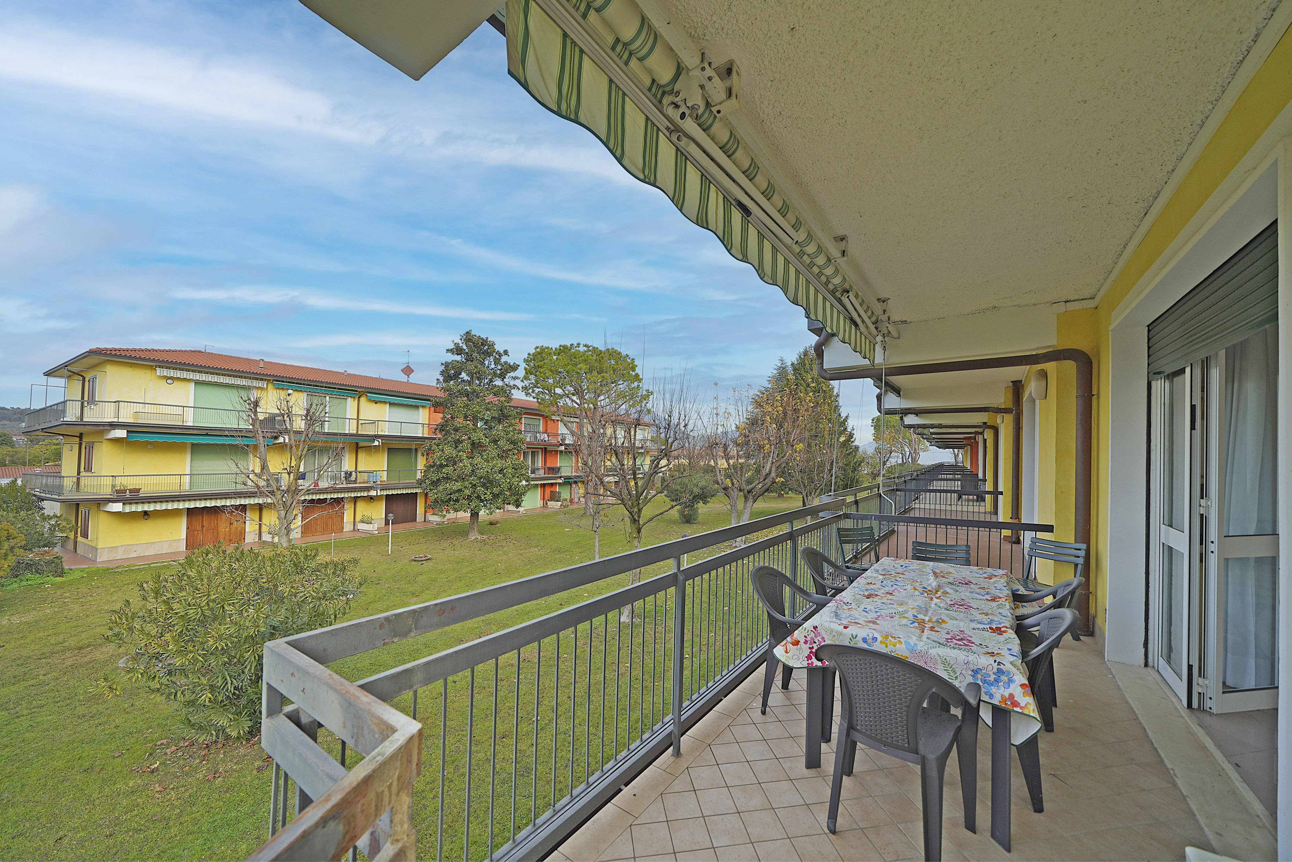 Studio zum Kauf 220.000 € 2 Zimmer 48 m²<br/>Wohnfläche 1.<br/>Geschoss ab sofort<br/>Verfügbarkeit Via Pace Manerba del Garda