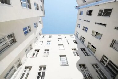 Wohnung zur Miete 700 € 3 Zimmer 96 m² Huttenstrasse 71 Moabit Berlin 10553