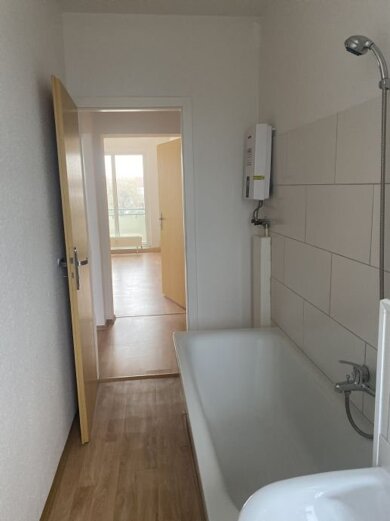 Wohnung zur Miete 330 € 3 Zimmer 60 m² frei ab sofort Langeneichstädt Mücheln (Geiseltal) 06268