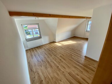 Wohnung zur Miete 355 € 2 Zimmer 64,3 m² 3. Geschoss frei ab sofort Zwotaer Straße 51/53 Klingenthal Klingenthal 08248