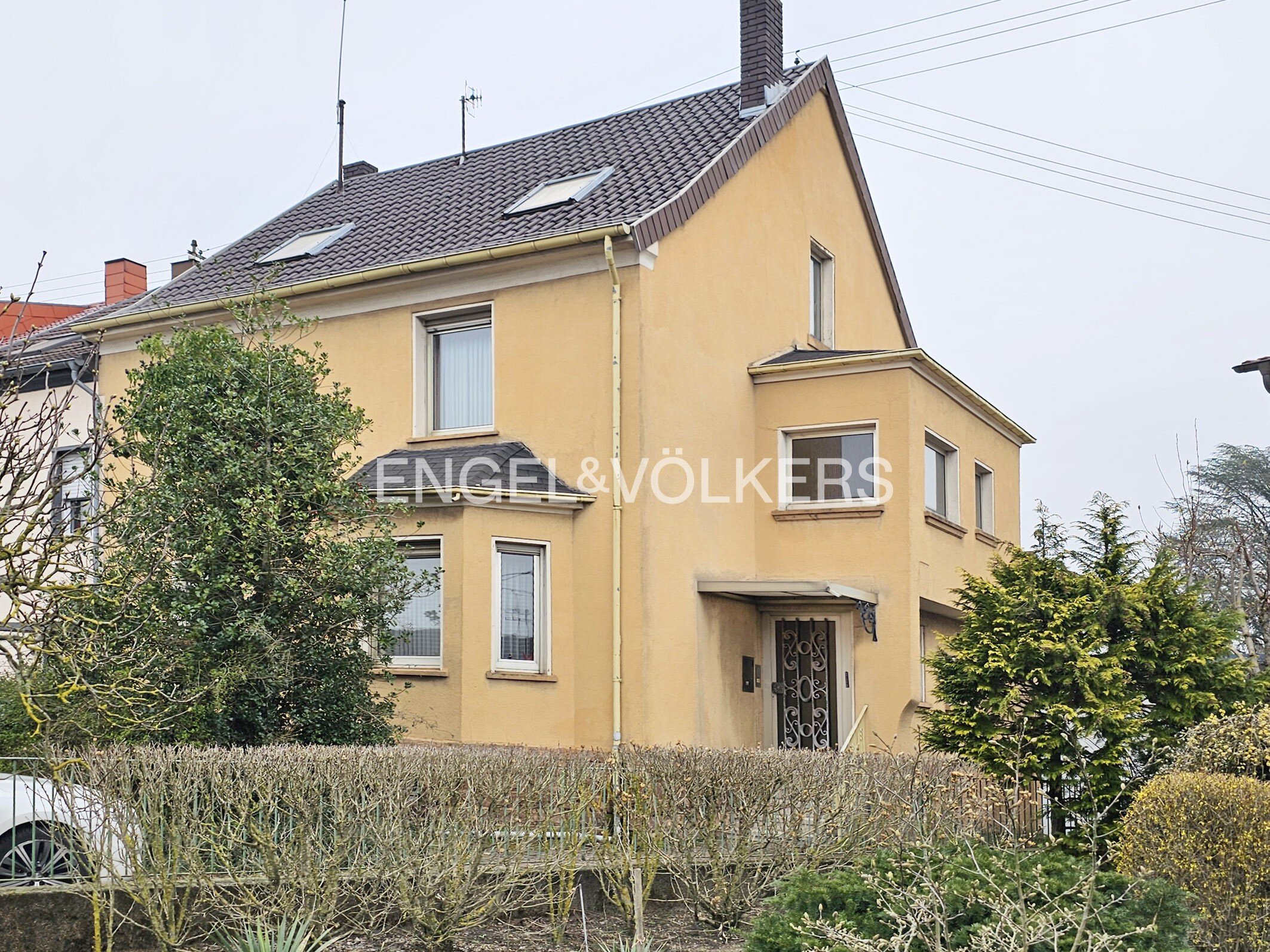Einfamilienhaus zum Kauf 269.000 € 8 Zimmer 143 m²<br/>Wohnfläche 800 m²<br/>Grundstück Fraulautern Saarlouis 66740