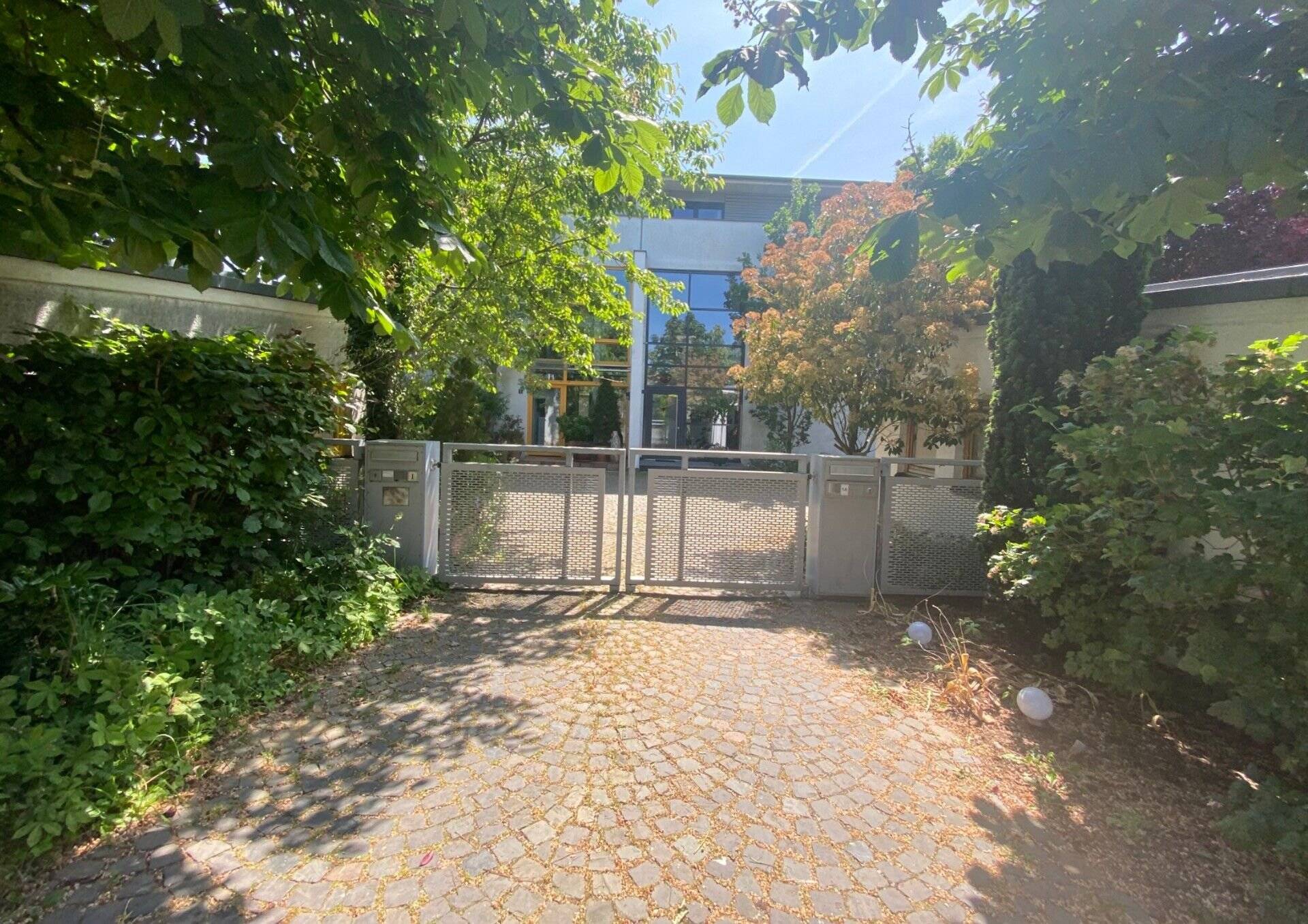 Doppelhaushälfte mit Doppelgarage in Neuss