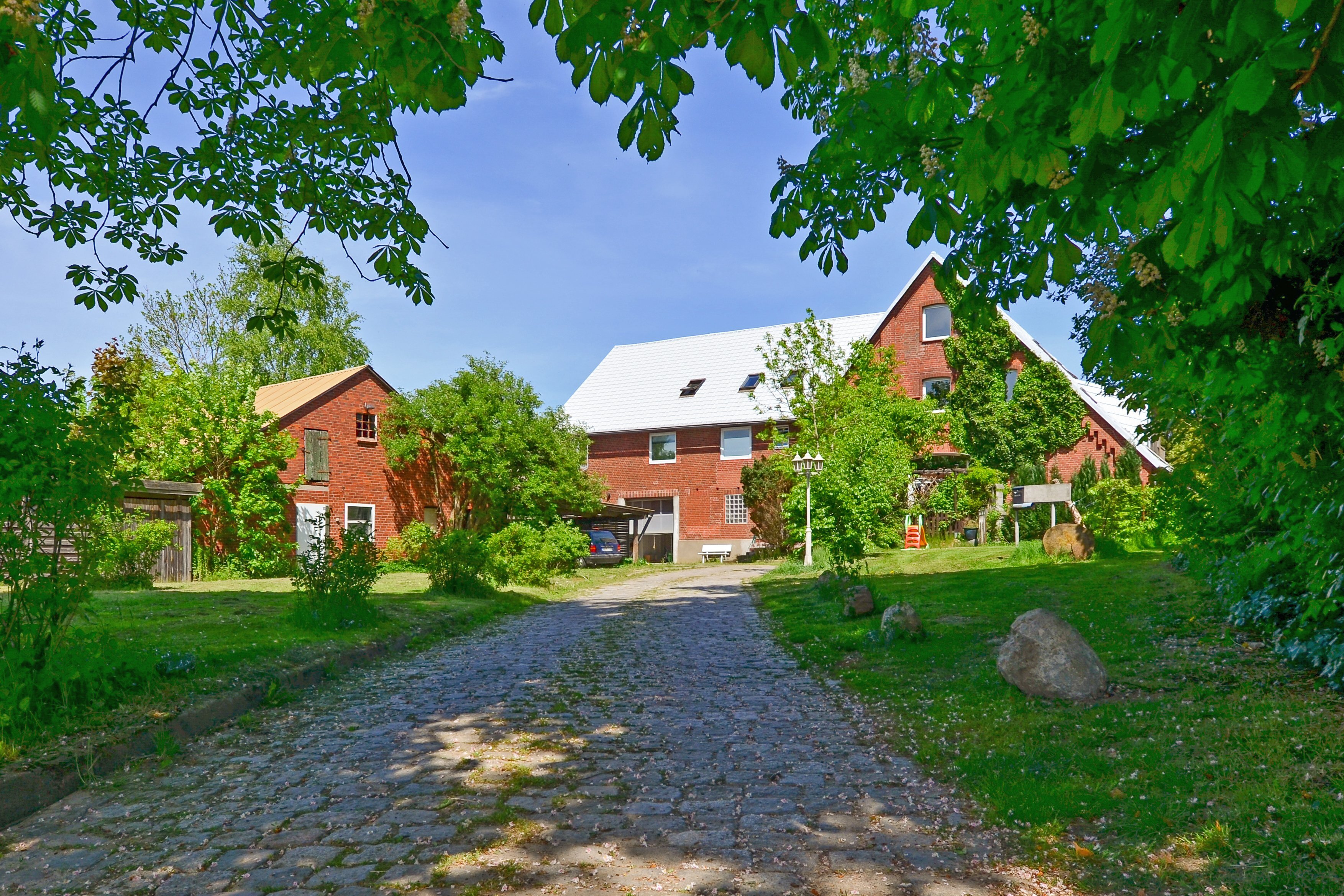Mehrfamilienhaus zum Kauf 1.250.000 € 25 Zimmer 889 m²<br/>Wohnfläche 4.300 m²<br/>Grundstück Labenz 23898