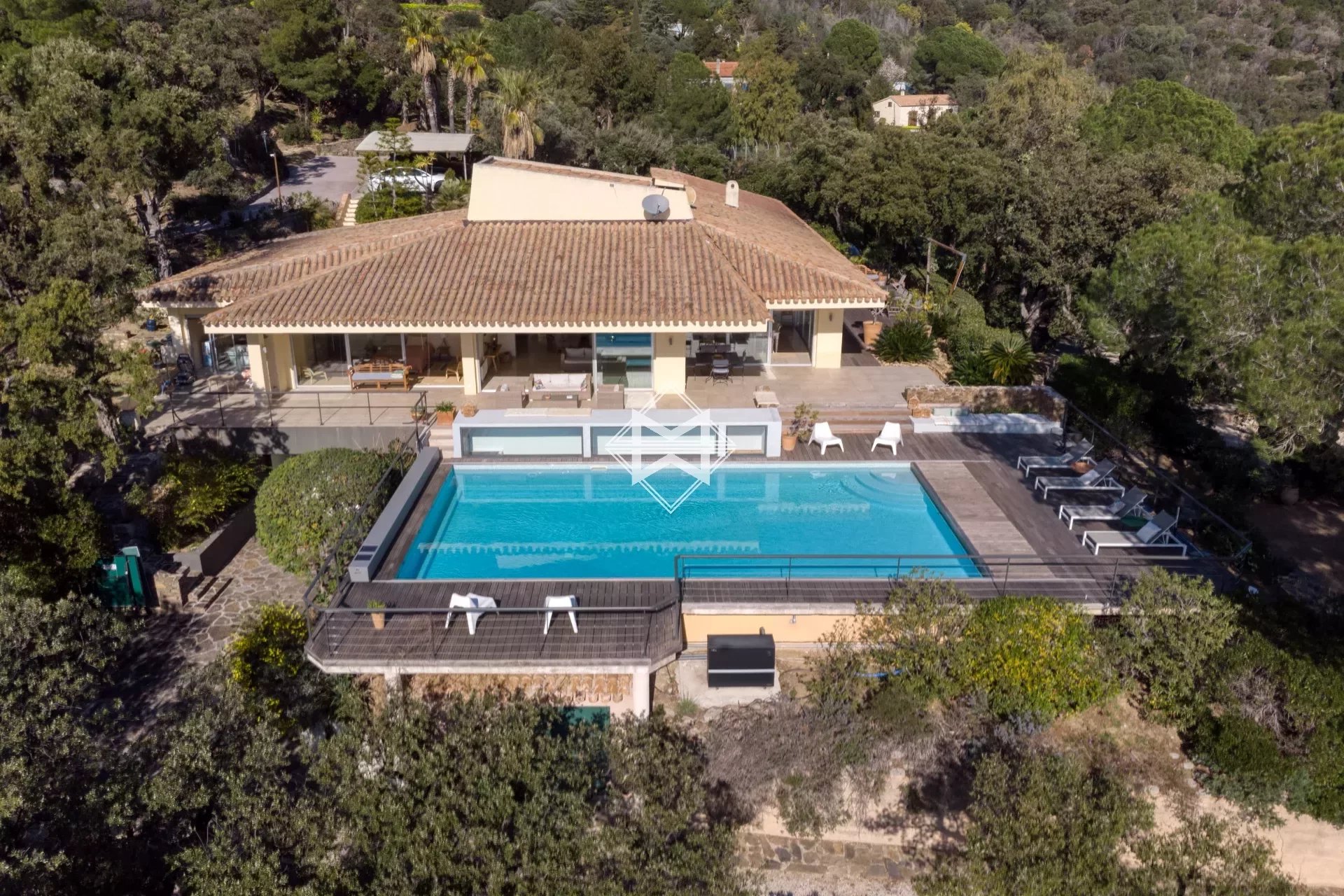 Villa zur Miete provisionsfrei 40.000 € 10 Zimmer 340 m²<br/>Wohnfläche 19.954 m²<br/>Grundstück Les Calanques Le Lavandou 83980