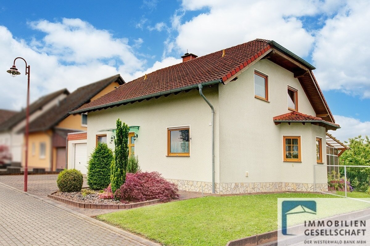 Einfamilienhaus zum Kauf 420.000 € 8 Zimmer 157 m²<br/>Wohnfläche 738 m²<br/>Grundstück Großmaischeid Großmaischeid 56276