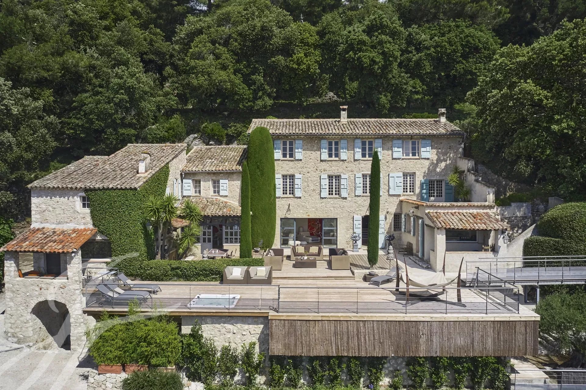 Einfamilienhaus zur Miete 9.500 € 6 Zimmer 285 m² 3.000 m² Grundstück Quartiers Ouest Montgros-Montmeuille La Colle-sur-Loup 06480