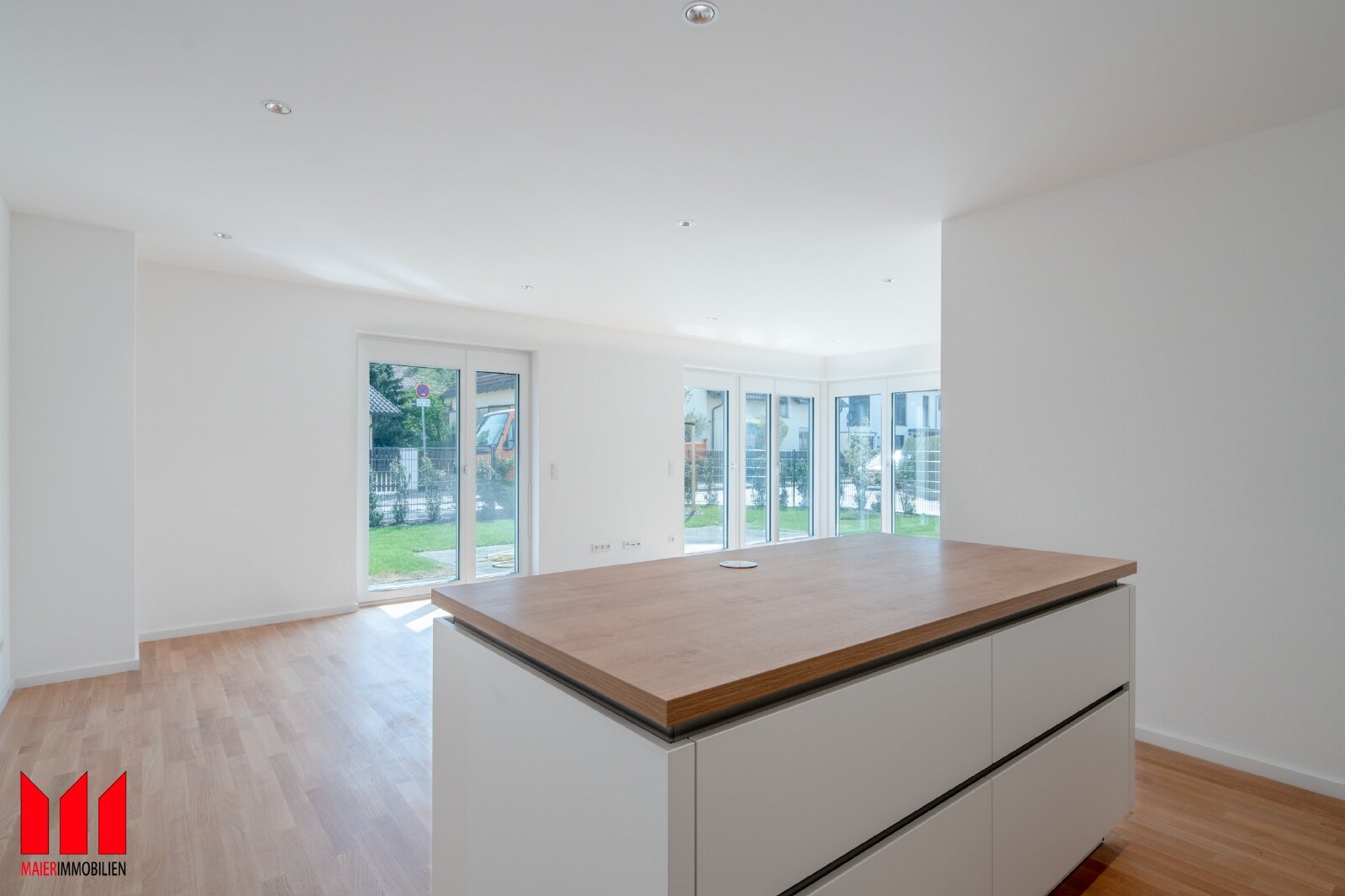 Terrassenwohnung zum Kauf 895.000 € 4 Zimmer 100,4 m²<br/>Wohnfläche Erdgeschoss<br/>Geschoss Ab sofort<br/>Verfügbarkeit Poing Poing 85586