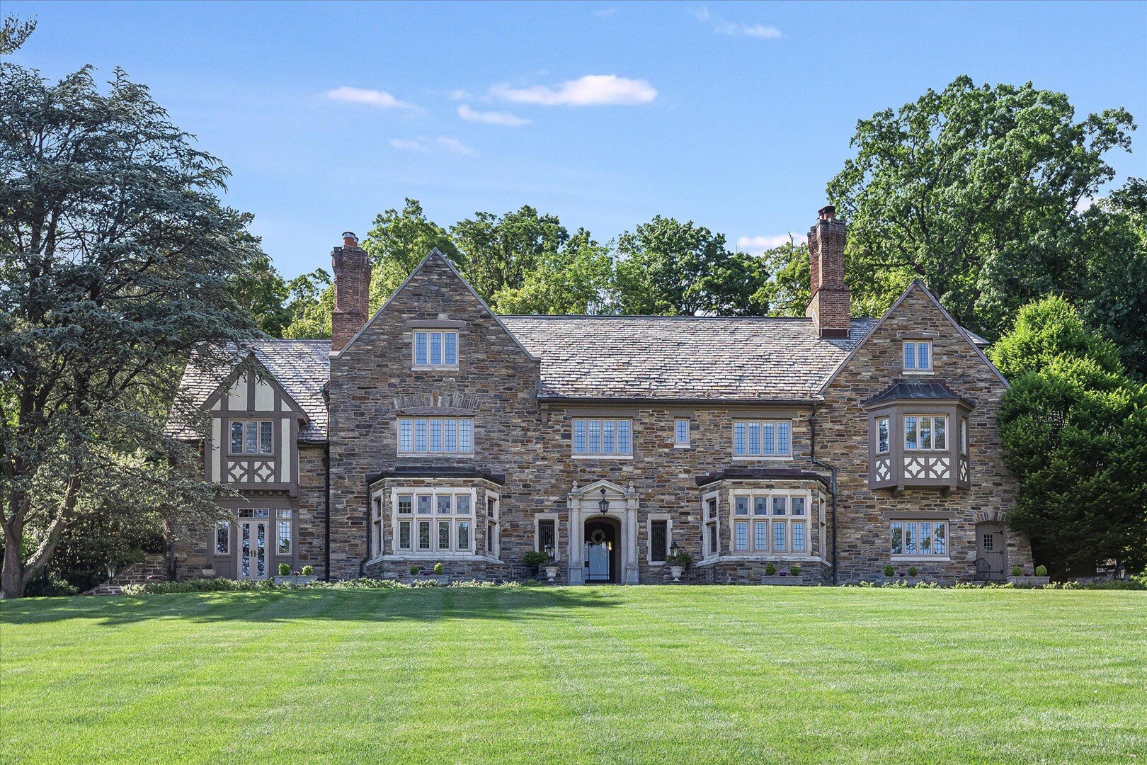 Herrenhaus zum Kauf 3.495.699 € 824,9 m²<br/>Wohnfläche 10.117,2 m²<br/>Grundstück 56 Highland Ave  Montclair  NJ 07042  USA Montclair 07009