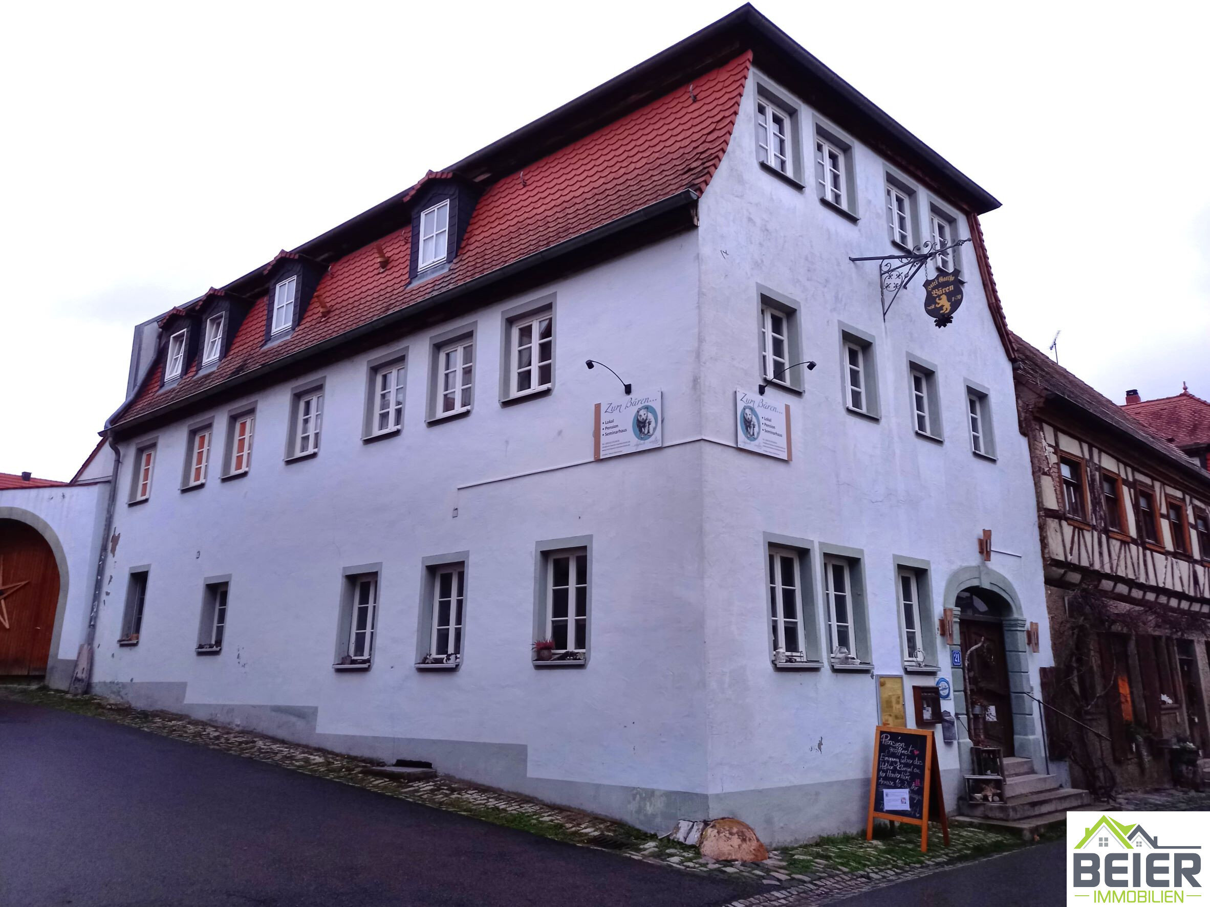 Einfamilienhaus zum Kauf 640.000 € 11 Zimmer 500 m²<br/>Wohnfläche 832 m²<br/>Grundstück Mainbernheim 97350