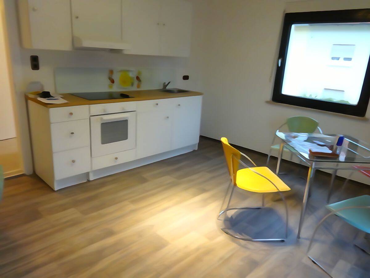 Immobilie in Sulzbach-Rosenberg - Gepflegte Etagenwohnung mit Tageslichtbad und 2 Balkonen - Bild 2