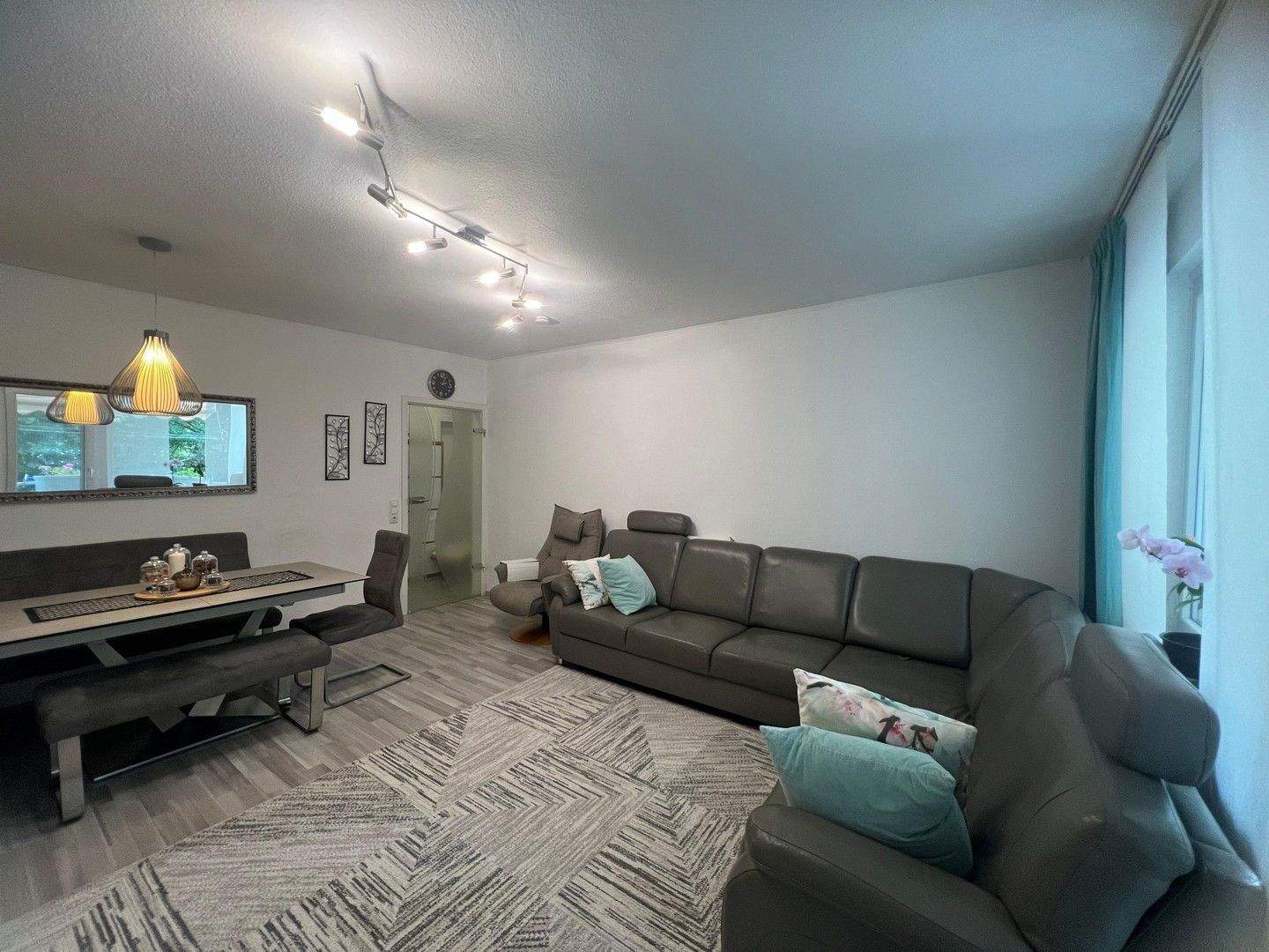 Exklusive 3-Zimmer-Wohnung in Bestlage - direkt am Rhein, Zoo & Seilbahn in unmittelbarer Nähe