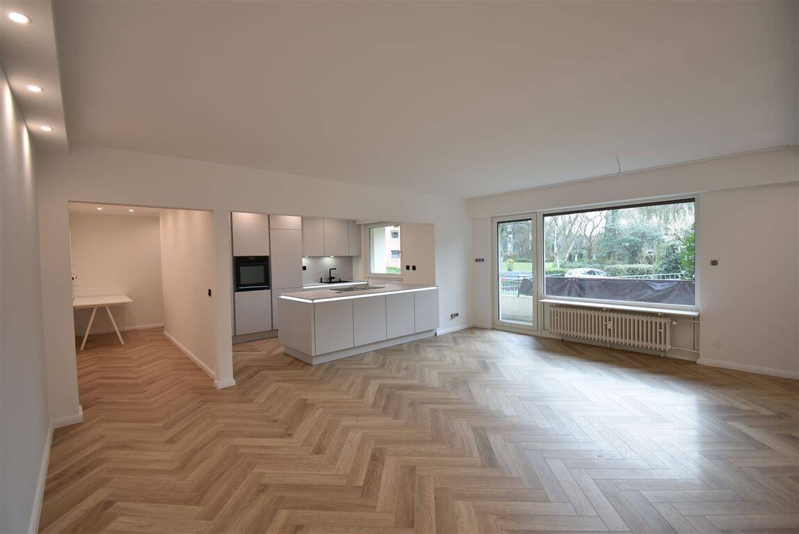 Bezugsfrei! Sanierte 4-Zi-Whg mit EBK, Balkon und TG-Stellplatz 