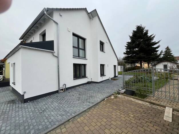 Mehrfamilienhaus zur Miete 2.560 € 5 Zimmer 140 m² 480 m² Grundstück frei ab sofort Bonames Frankfurt am Main 60433