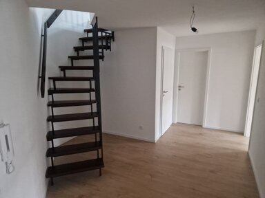 Maisonette zur Miete 1.473 € 4,5 Zimmer 129,7 m² 1. Geschoss frei ab sofort Aubachweg 31 Neutraubling 93073