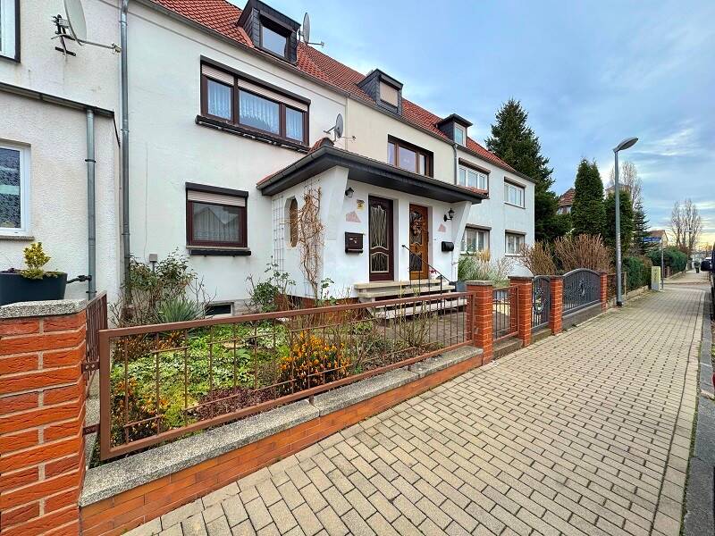 Solides Reihenmittelhaus in begehrter Wohnlage nahe der Landeshauptstadt