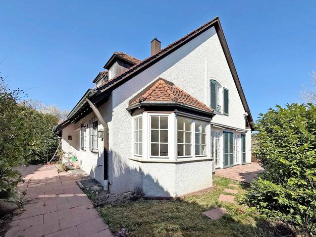 Haus zum Kauf 1.200.000 € 8,5 Zimmer 240 m² 800 m² Grundstück frei ab sofort Stuttgart 70329