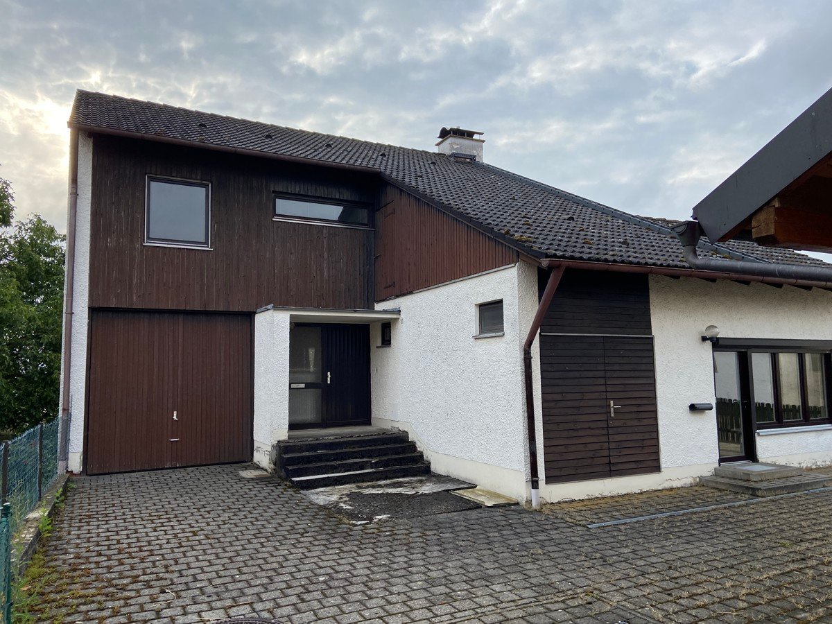 Einfamilienhaus zum Kauf 299.000 € 6 Zimmer 150 m²<br/>Wohnfläche 1.316 m²<br/>Grundstück Beilngrieser Straße 4 Pondorf Altmannstein / Pondorf 93336