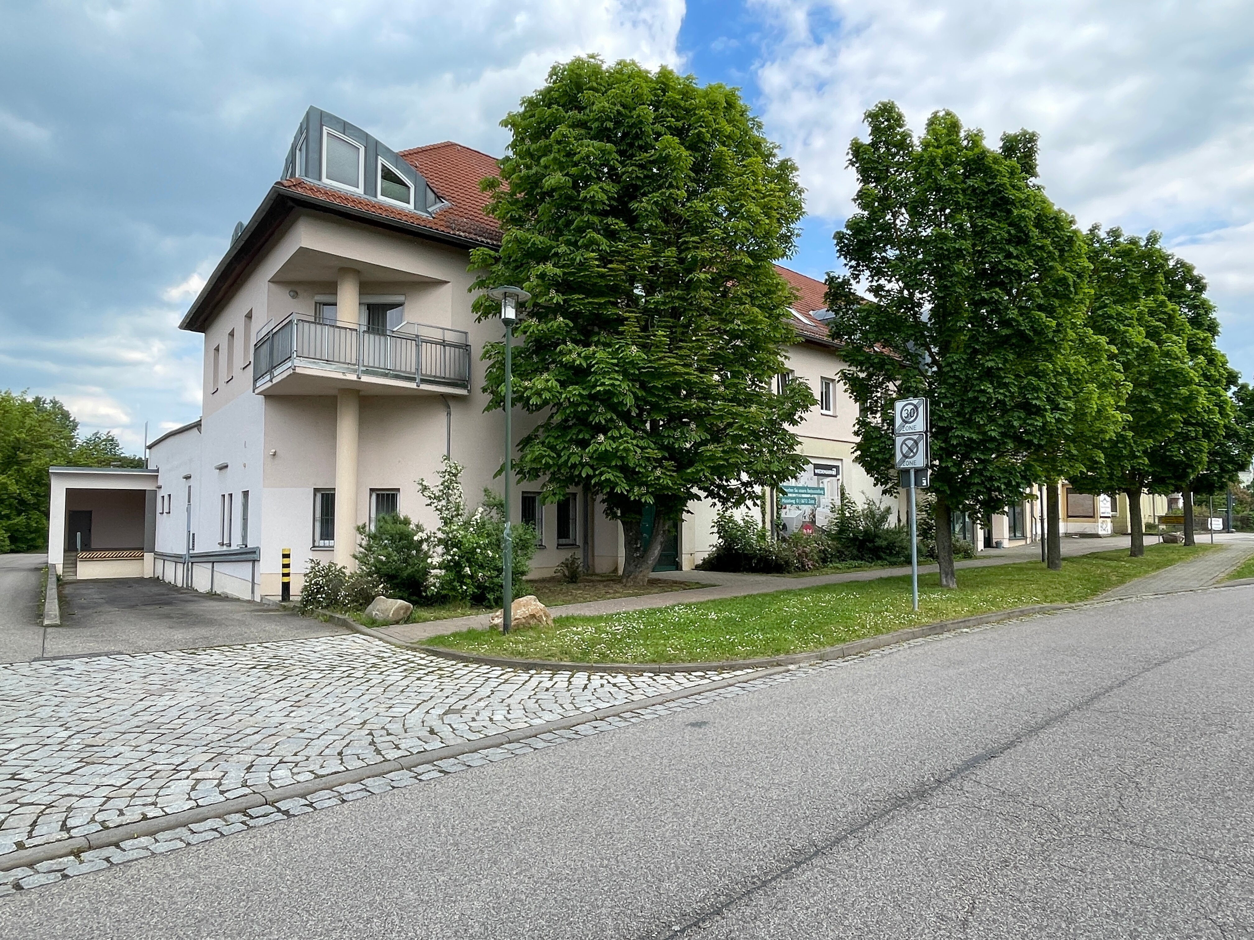 Verkaufsfläche zum Kauf 670 € 1.640 m²<br/>Fläche Roßbacher Straße 9, 9a, 9b Neujanisroda Naumburg (Saale) 06618