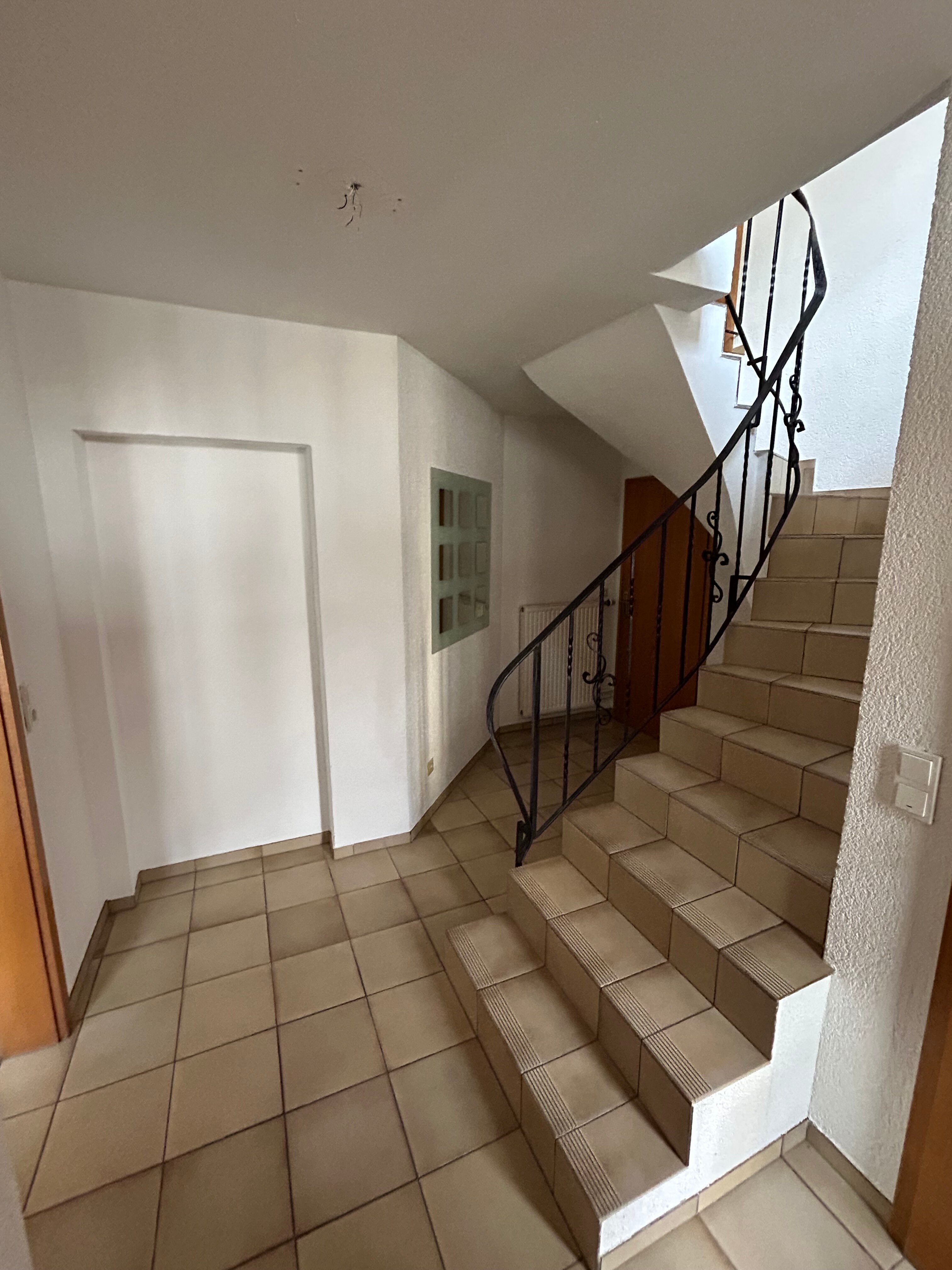 Doppelhaushälfte zur Miete 750 € 3,5 Zimmer 109 m²<br/>Wohnfläche Ab sofort<br/>Verfügbarkeit Brockscheid 54552