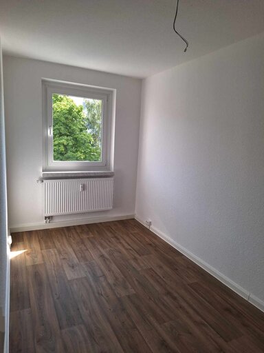 Wohnung zur Miete 372 € 3 Zimmer 60 m² 3. Geschoss frei ab sofort Straße Glück-Auf 28 Sangerhausen Sangerhausen 06526