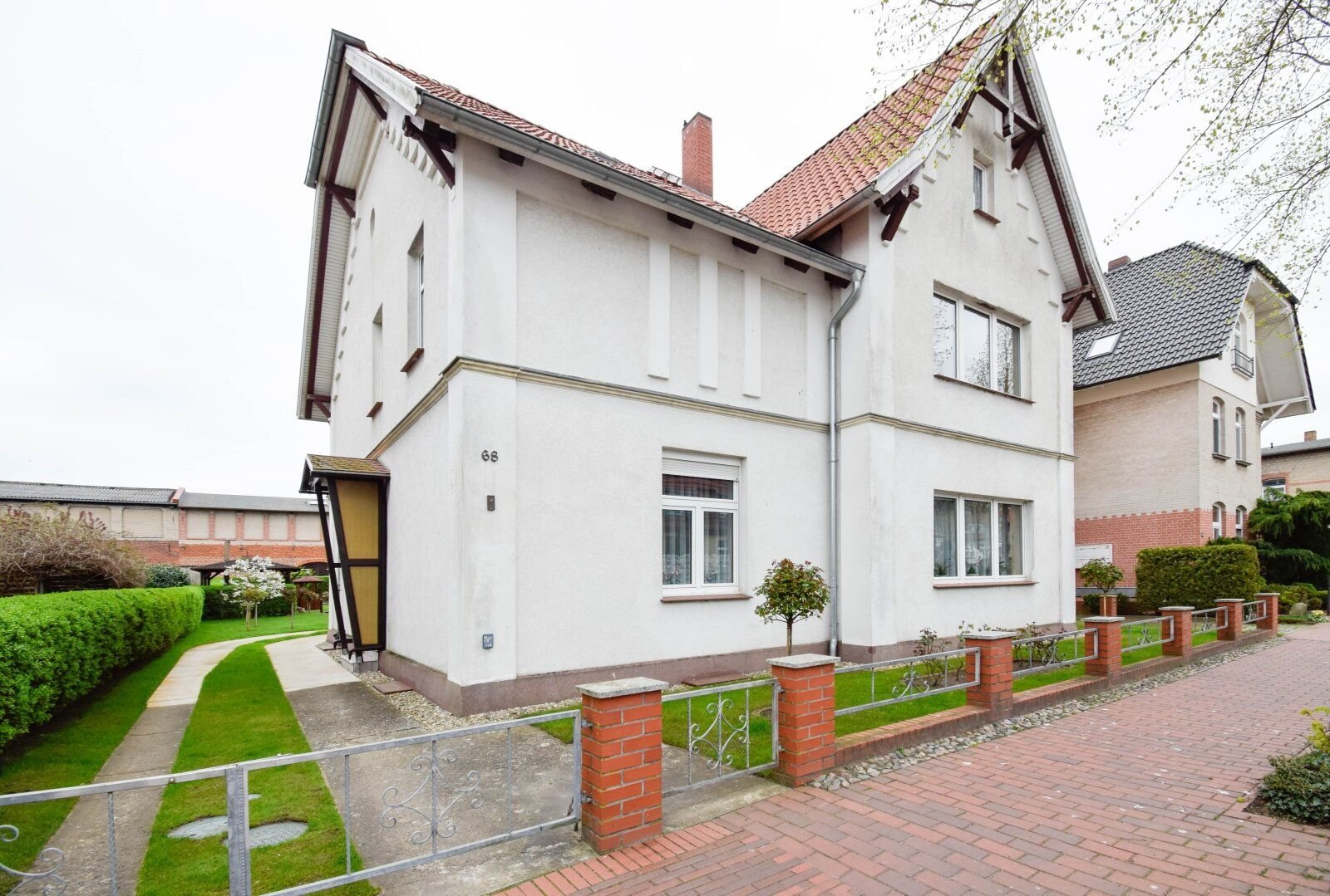 Mehrfamilienhaus zum Kauf 415.000 € 8 Zimmer 227,3 m²<br/>Wohnfläche 791 m²<br/>Grundstück 01.12.2024<br/>Verfügbarkeit Laage Laage 18299