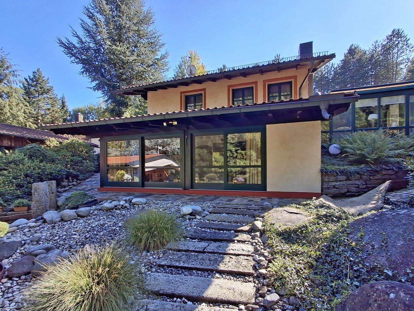 Immobilie in Stockheim - Großzügiger Landsitz in naturnaher Lage – exklusives Anwesen mit Gästehaus in Stockheim - Bild 1