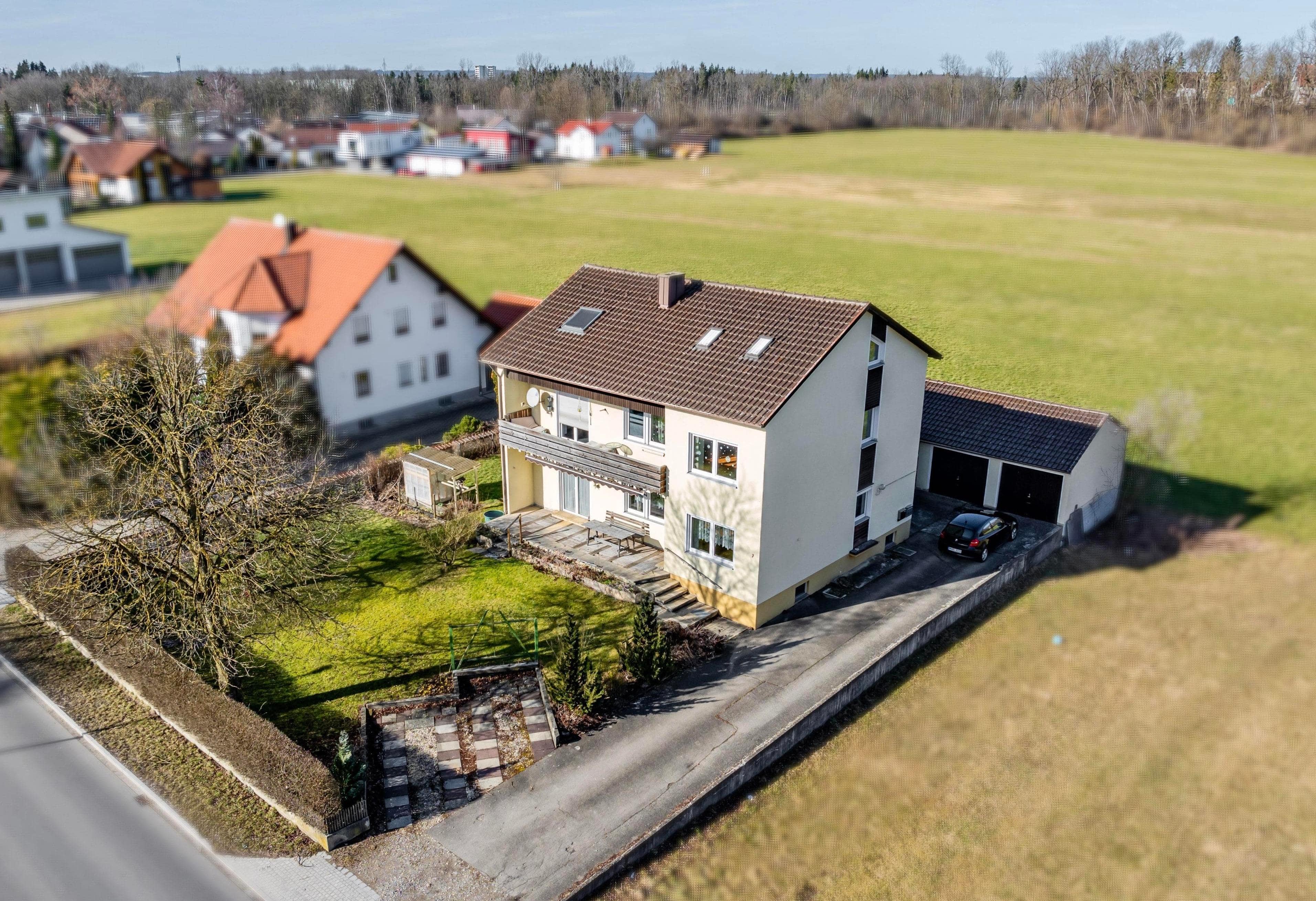 Mehrfamilienhaus zum Kauf 449.000 € 7 Zimmer 224,7 m²<br/>Wohnfläche 921 m²<br/>Grundstück ab sofort<br/>Verfügbarkeit Fellheim 87748