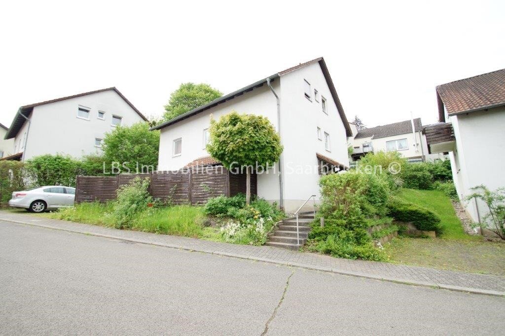 Mehrfamilienhaus zum Kauf 272.000 € 8 Zimmer 198 m²<br/>Wohnfläche 415 m²<br/>Grundstück Lebach Lebach 66822