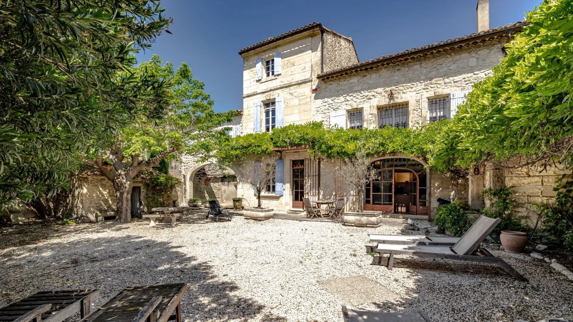 Einfamilienhaus zum Kauf 1.200.000 € 6 Zimmer 285 m²<br/>Wohnfläche 830 m²<br/>Grundstück Beauséjour-La Fameuse-Moulès FONTVIEILLE 13990