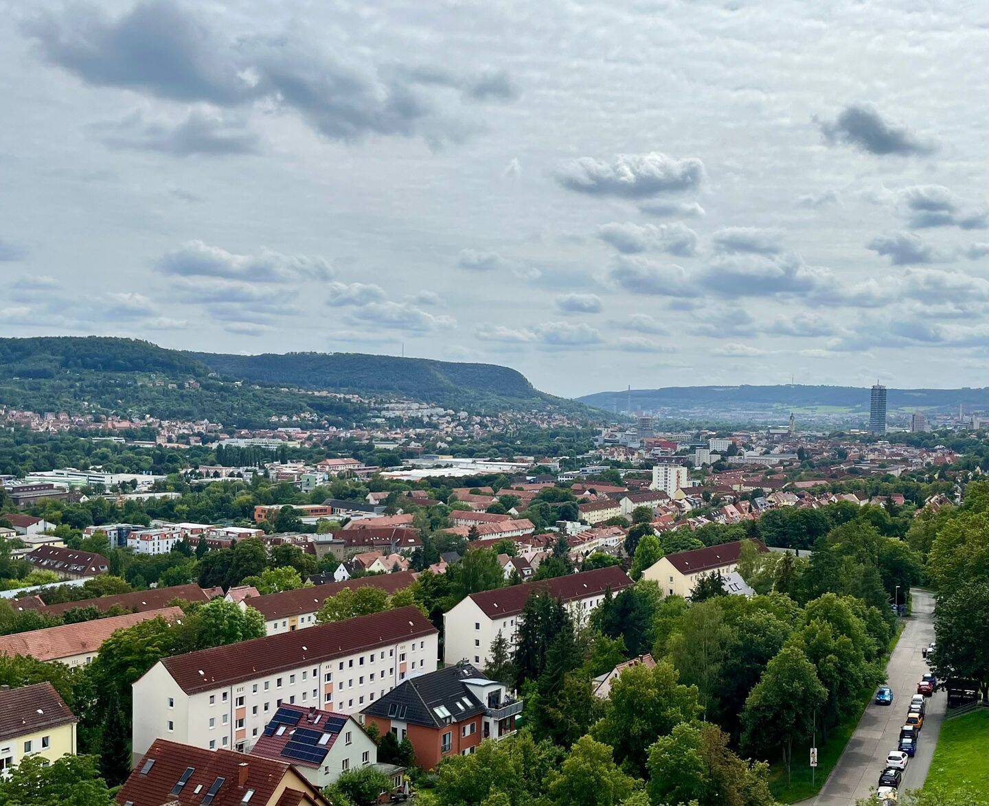 Exklusive 5-Zimmer Eigentumswohnung mit Loggia und Blick über das Saaletal