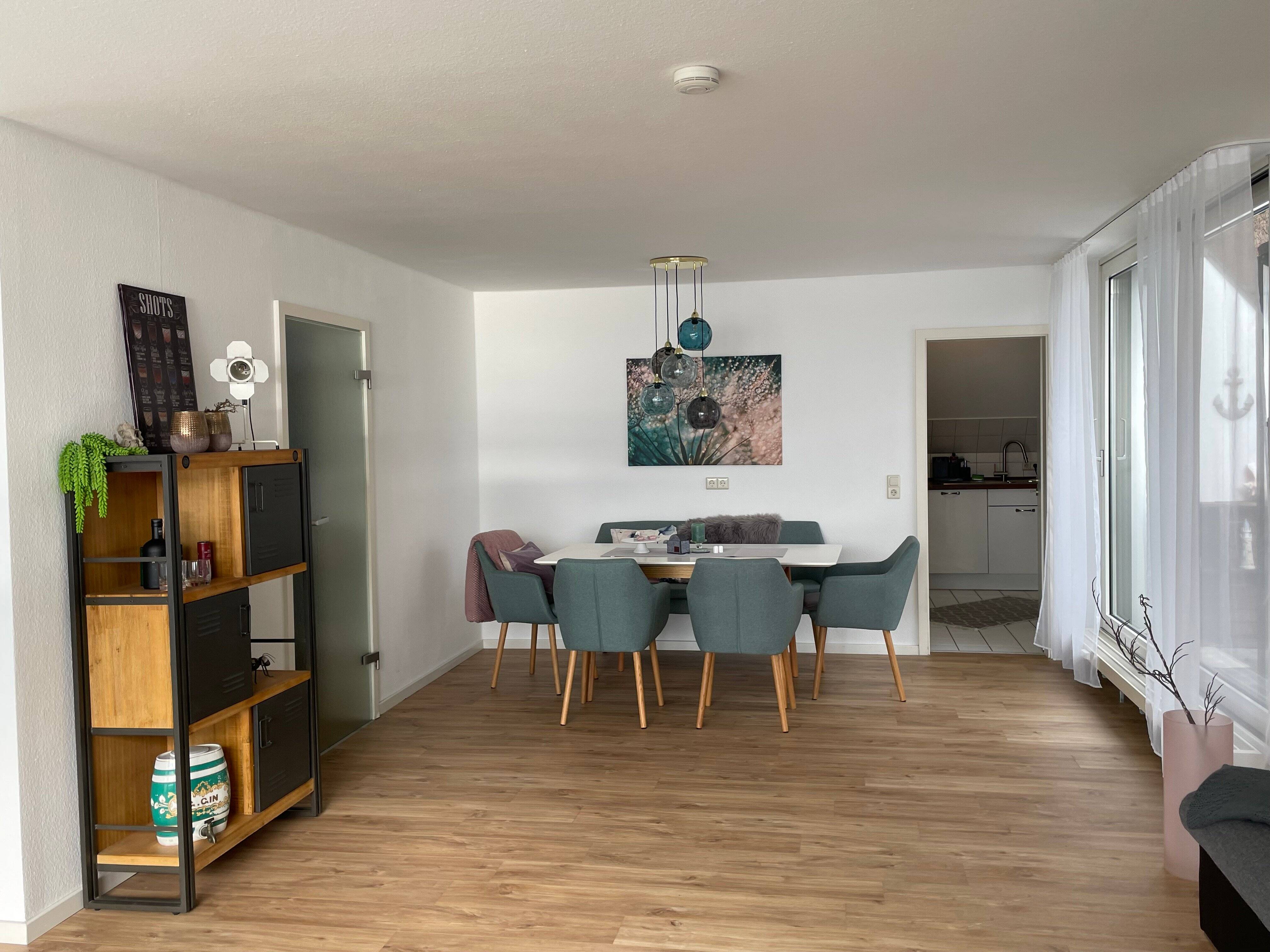 Immobilie in Meersburg - Sonnige Dachgeschosswohnung mit überragender Seesicht - voll möbliert und schnellem Glasfaseranschluß - Bild 2