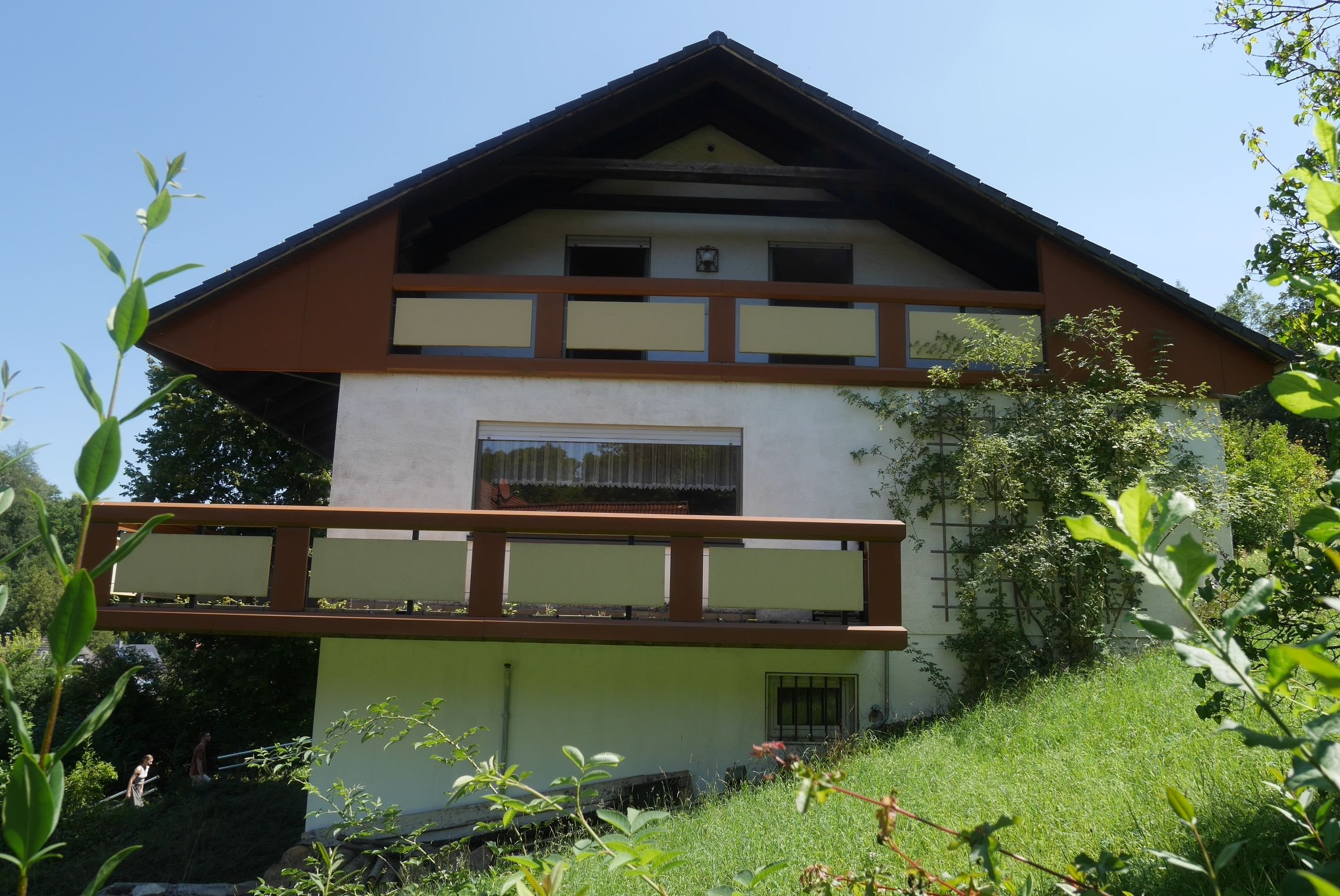 Mehrfamilienhaus zum Kauf 399.999 € 8 Zimmer 220 m²<br/>Wohnfläche 1.692 m²<br/>Grundstück ab sofort<br/>Verfügbarkeit Treuchtlingen Treuchtlingen 91757