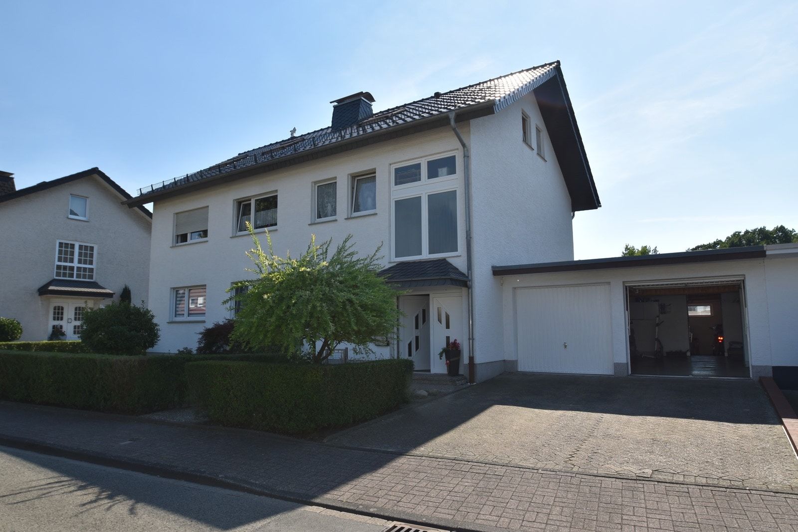 Mehrfamilienhaus zum Kauf 569.000 € 8 Zimmer 187,7 m²<br/>Wohnfläche 612 m²<br/>Grundstück Ab sofort<br/>Verfügbarkeit Schloß Neuhaus Paderborn 33104