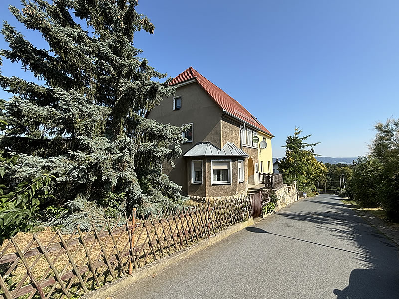 Stilvoller Altbau mit schönem Blick in familienfreundlicher, grüner Höhenlage