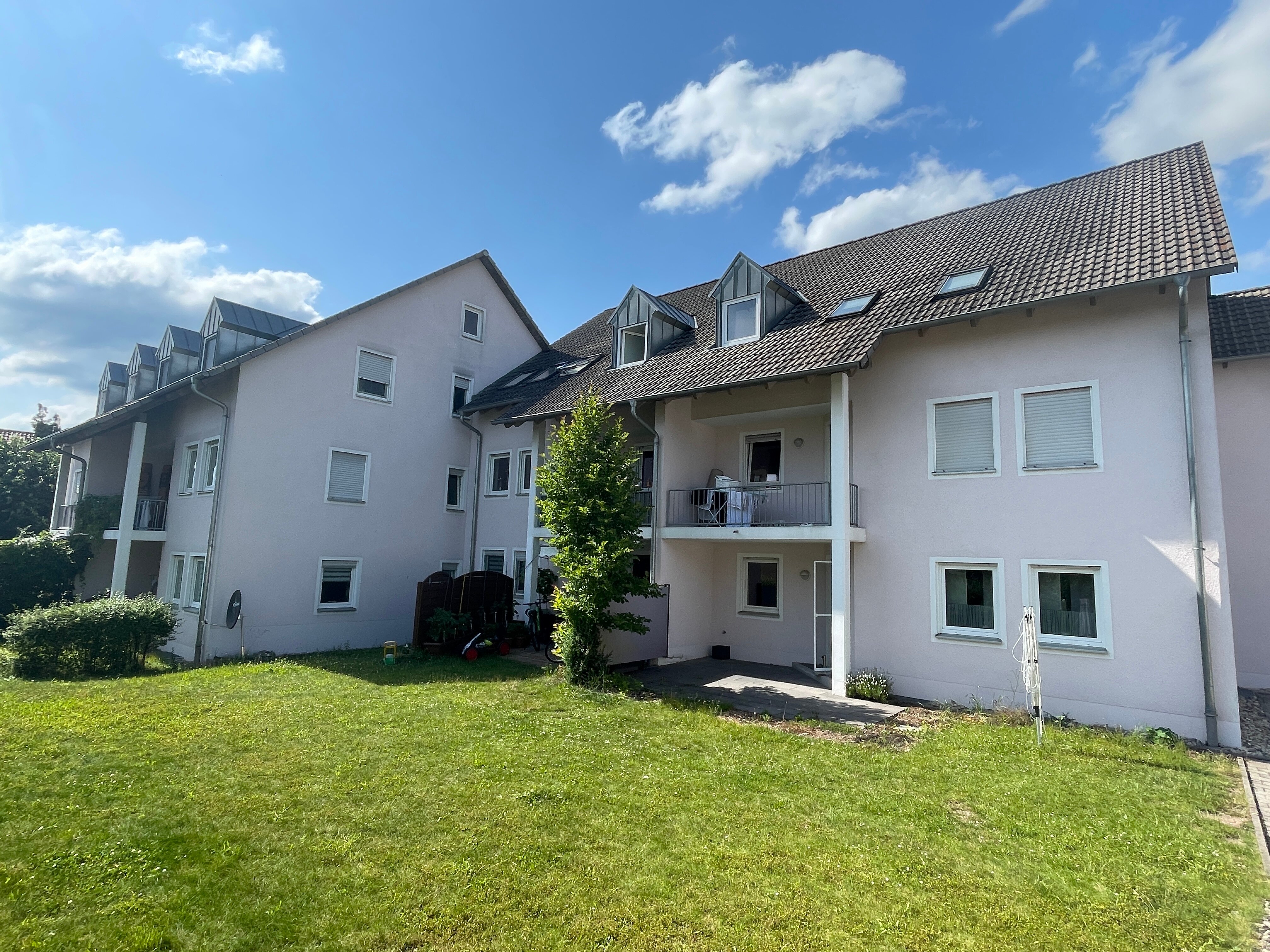 Wohnung zum Kauf 130.000 € 2 Zimmer 62 m²<br/>Wohnfläche Ab sofort<br/>Verfügbarkeit Hahnbach Hahnbach 92256