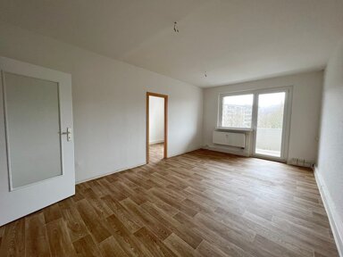 Wohnung zur Miete 360 € 3 Zimmer 68,9 m² 3. Geschoss frei ab sofort Kahlaer Straße 4 Lusan - An der Laune Gera 07549