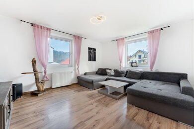 Doppelhaushälfte zum Kauf 259.000 € 4,5 Zimmer 94,9 m² 549 m² Grundstück frei ab 01.10.2025 Stefling Nittenau 93149