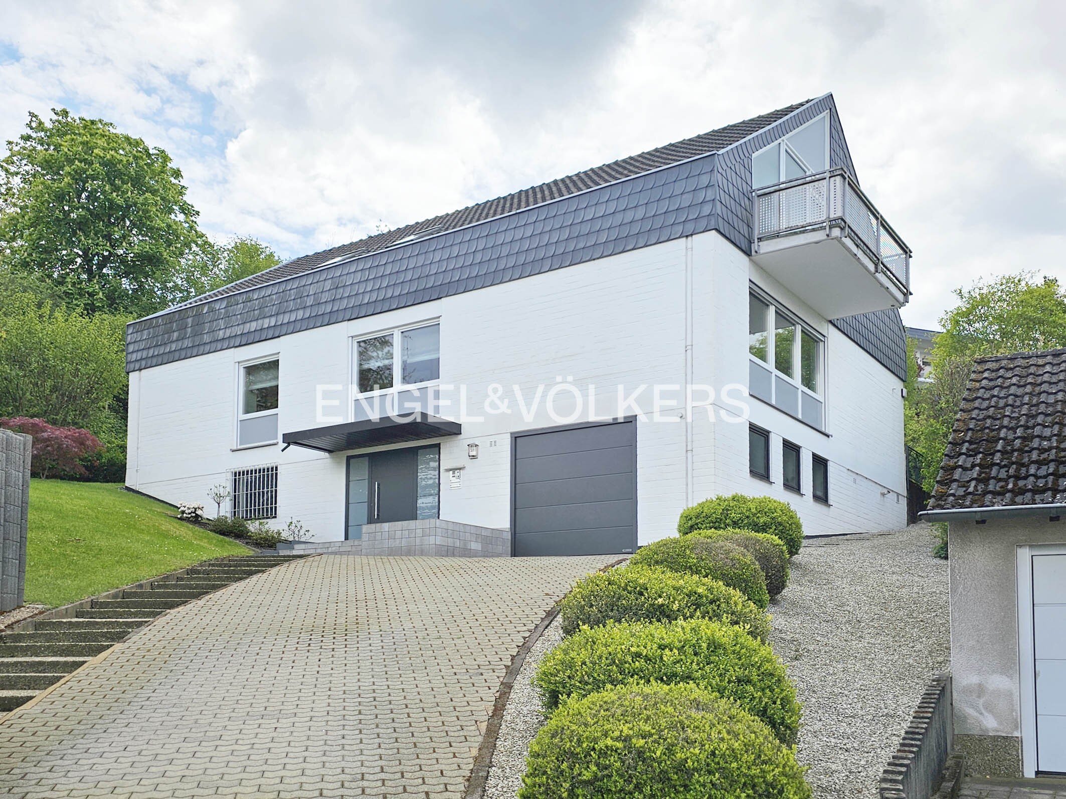 Einfamilienhaus zum Kauf 595.000 € 7 Zimmer 250 m²<br/>Wohnfläche 902 m²<br/>Grundstück Lisdorf Saarlouis 66740