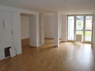 Wohnung zum Kauf 59.000 € 2 Zimmer 77,4 m² EG frei ab 01.11.2024 Hohenstein-Ernstthal Hohenstein-Ernstthal 09337