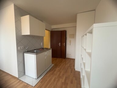 Studio zur Miete 390 € 1 Zimmer 20 m² 3. Geschoss frei ab sofort Markgrafenstadt Erlangen 91054