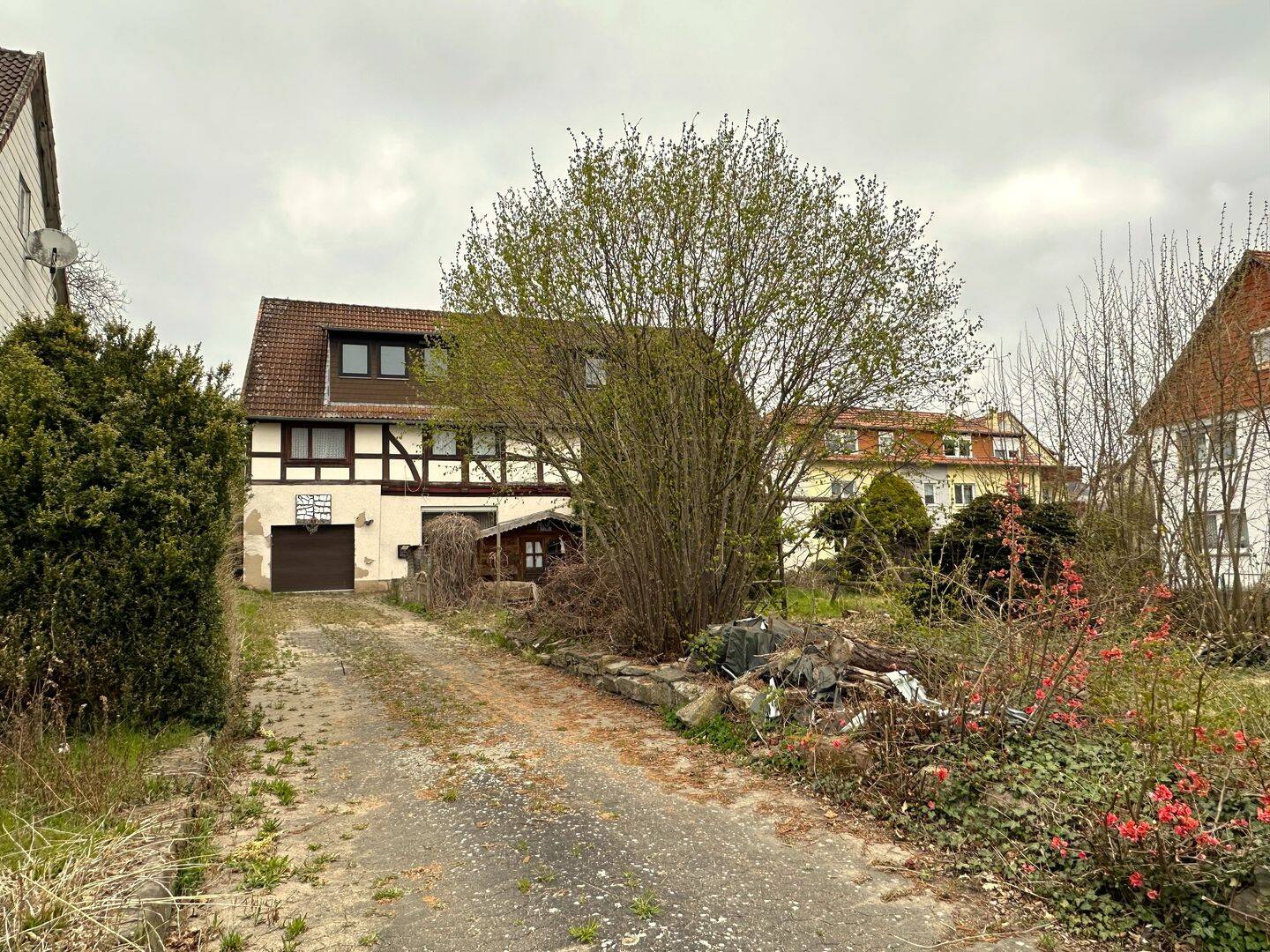 Großes Ein- bis Zweifamilienhaus mit Potenzial und Baugrundstück in Gladebeck – teilsaniert, ausbaufähig