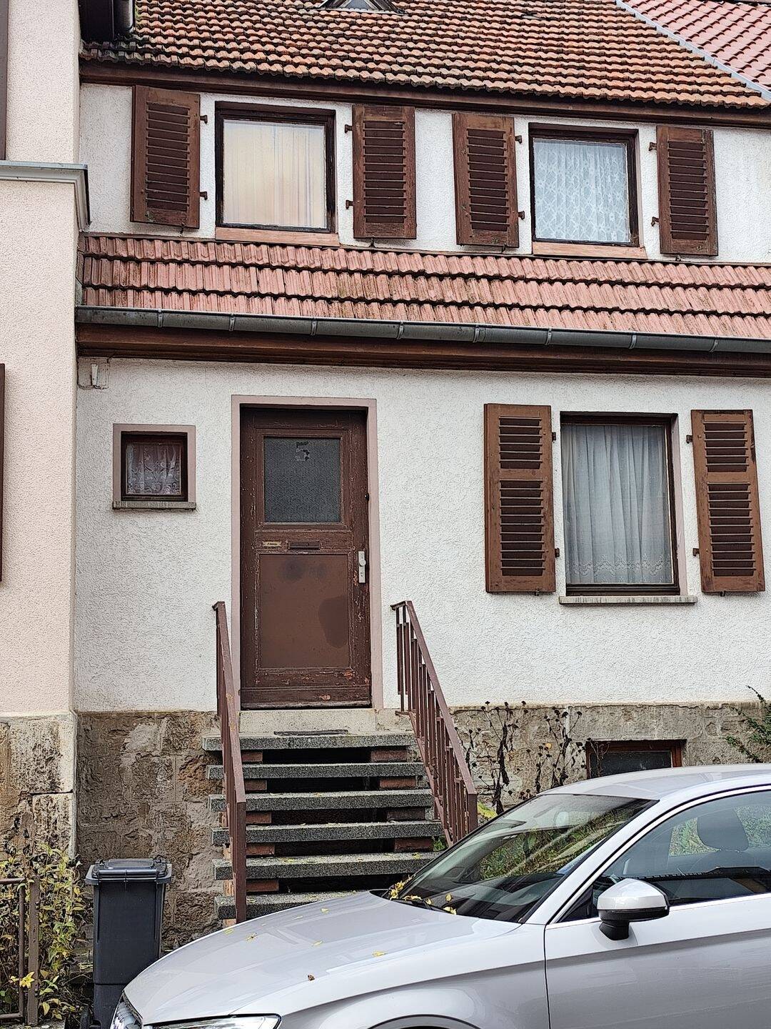 Immobilie in Weimar - Grundhaft sanierungsbedürftiges Reihenmittelhaus - Bild 0