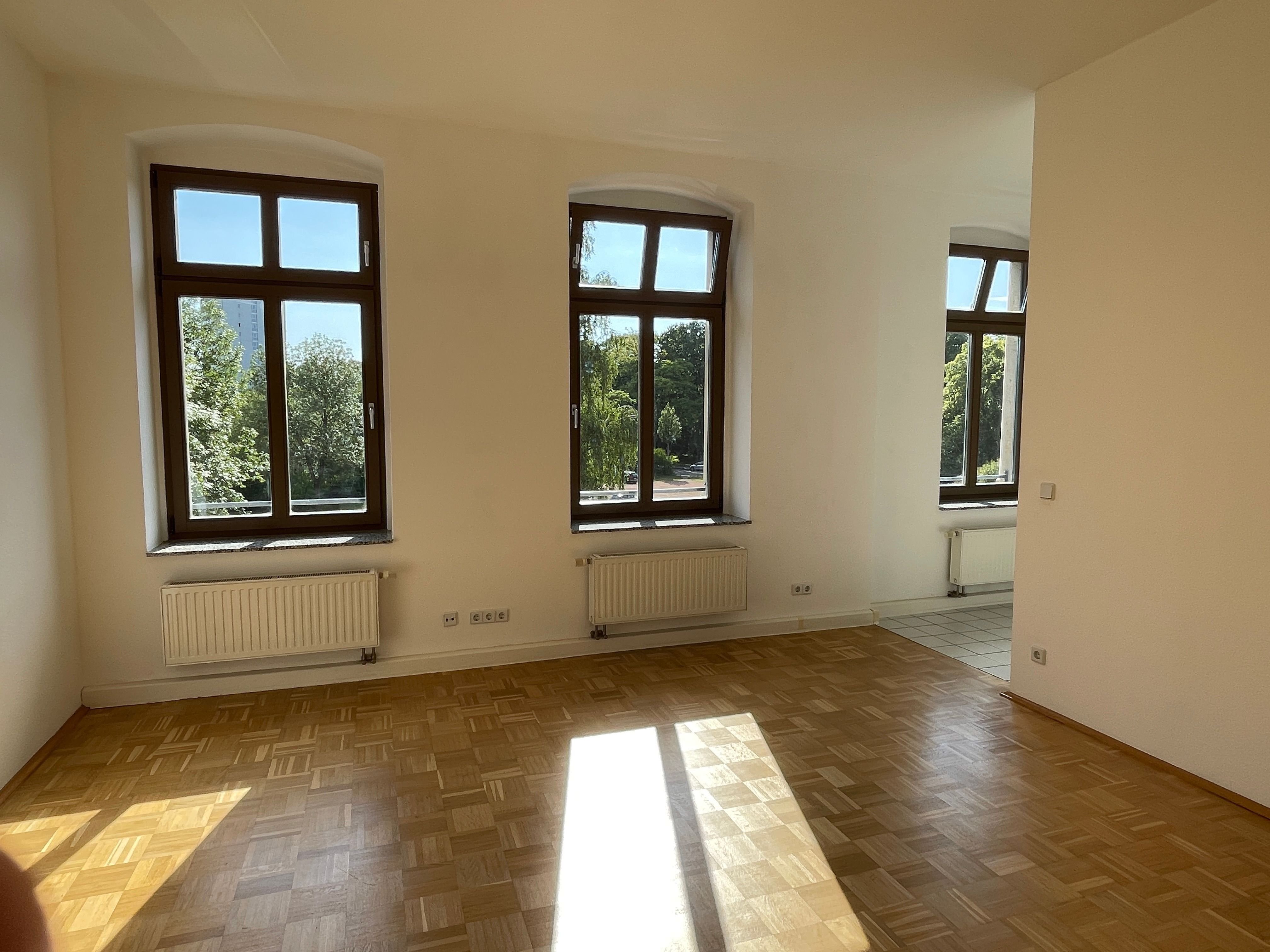 Wohnung zur Miete 450 € 2 Zimmer 68,9 m²<br/>Wohnfläche 2.<br/>Geschoss ab sofort<br/>Verfügbarkeit Arndtstraße 10 Zentrum 010 Chemnitz 09111